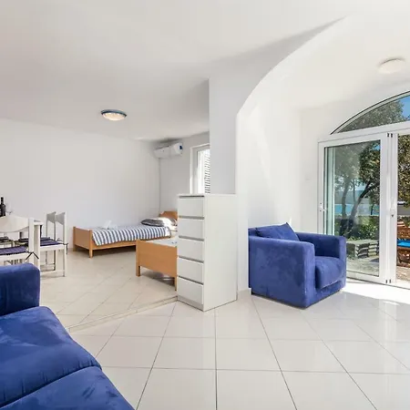 아파트 In Pinewood Near The Sea *